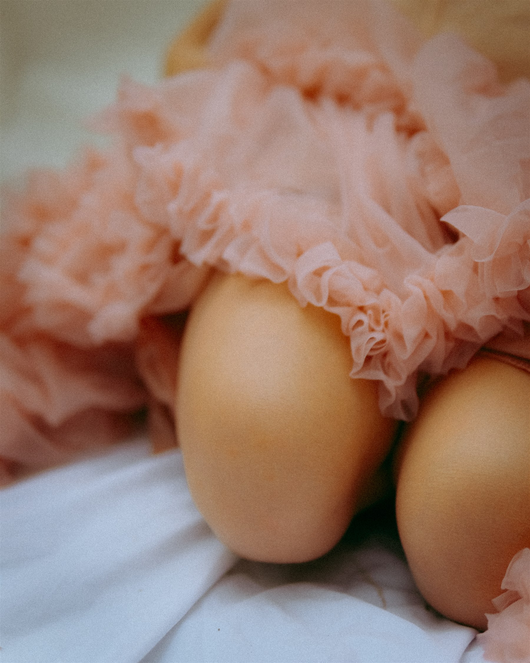 Close-up portrait in layers of peach tulle, photographed by 11amphotos.